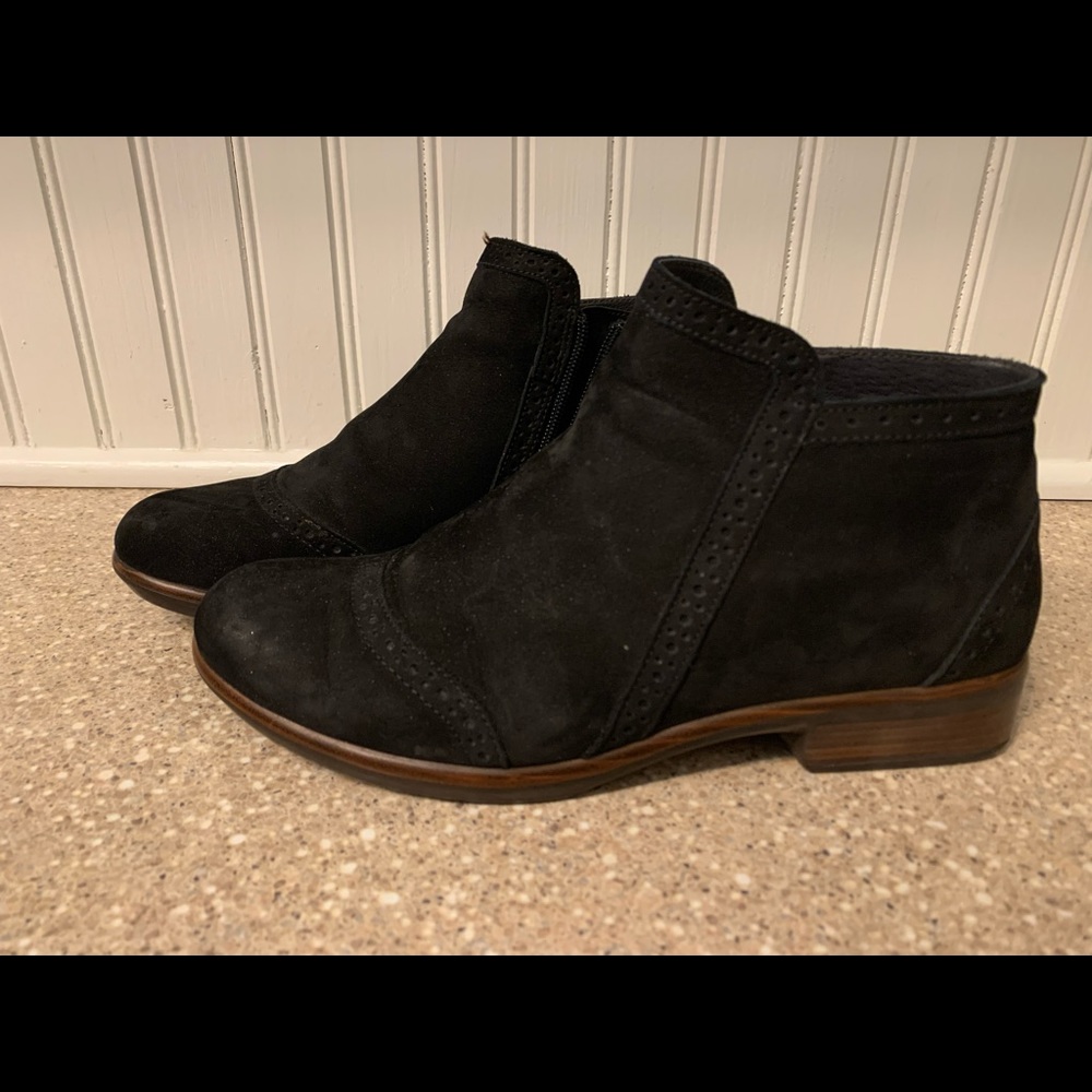 Nuback bootie